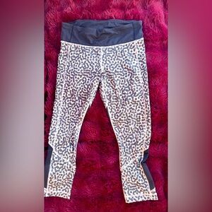 Lulu Leopard Print leggings size 6 like new